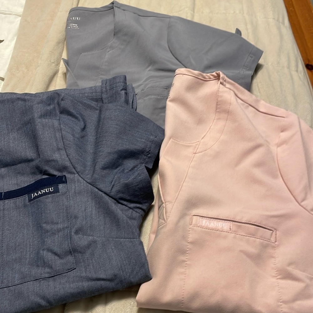 JAANUU scrub tops. EUC. Size M